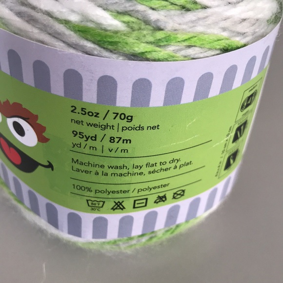 Sesame Street Oscar One Hat Wonder yarn - Picture 4 of 5